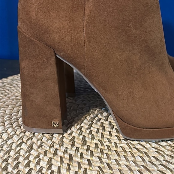Women’s Rachel Zoe Camel Booties Size 7 - Picture 5 of 6